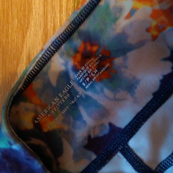 American Eagle capris - Picture 2 of 2